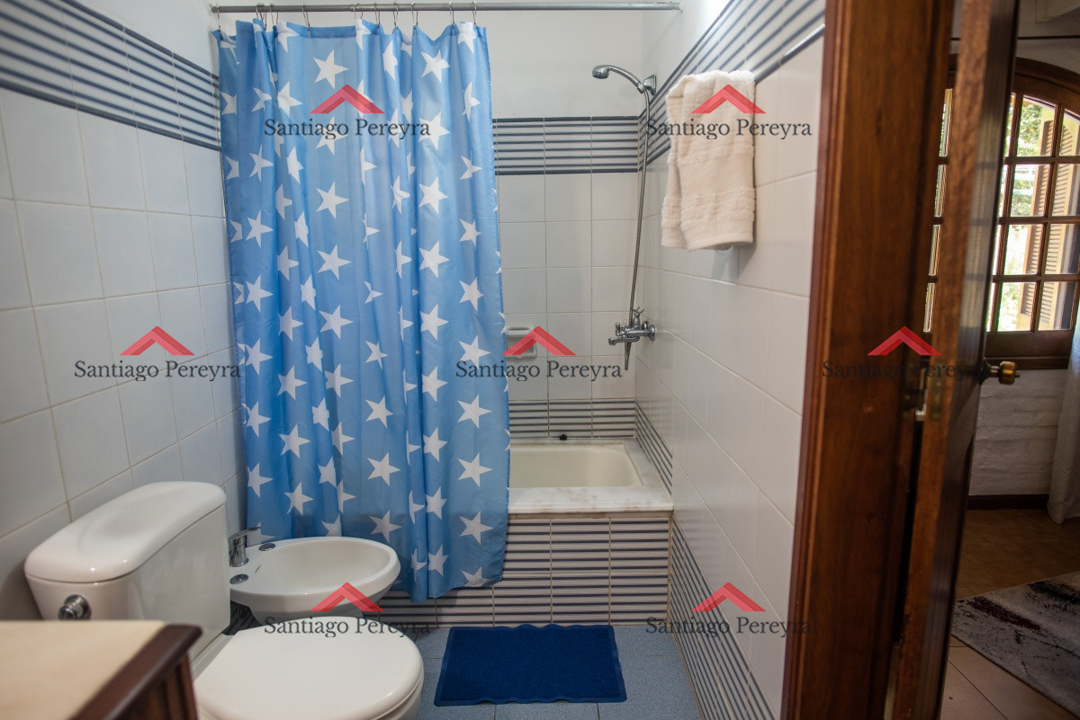 Casa ID.10778 - Muy amplia casa con piscina, parrillero y apartamento anexo.