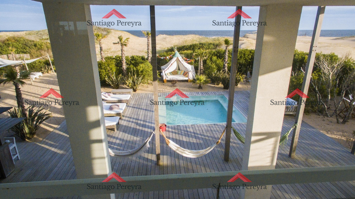Casa ID.8545 - Primera línea al mar