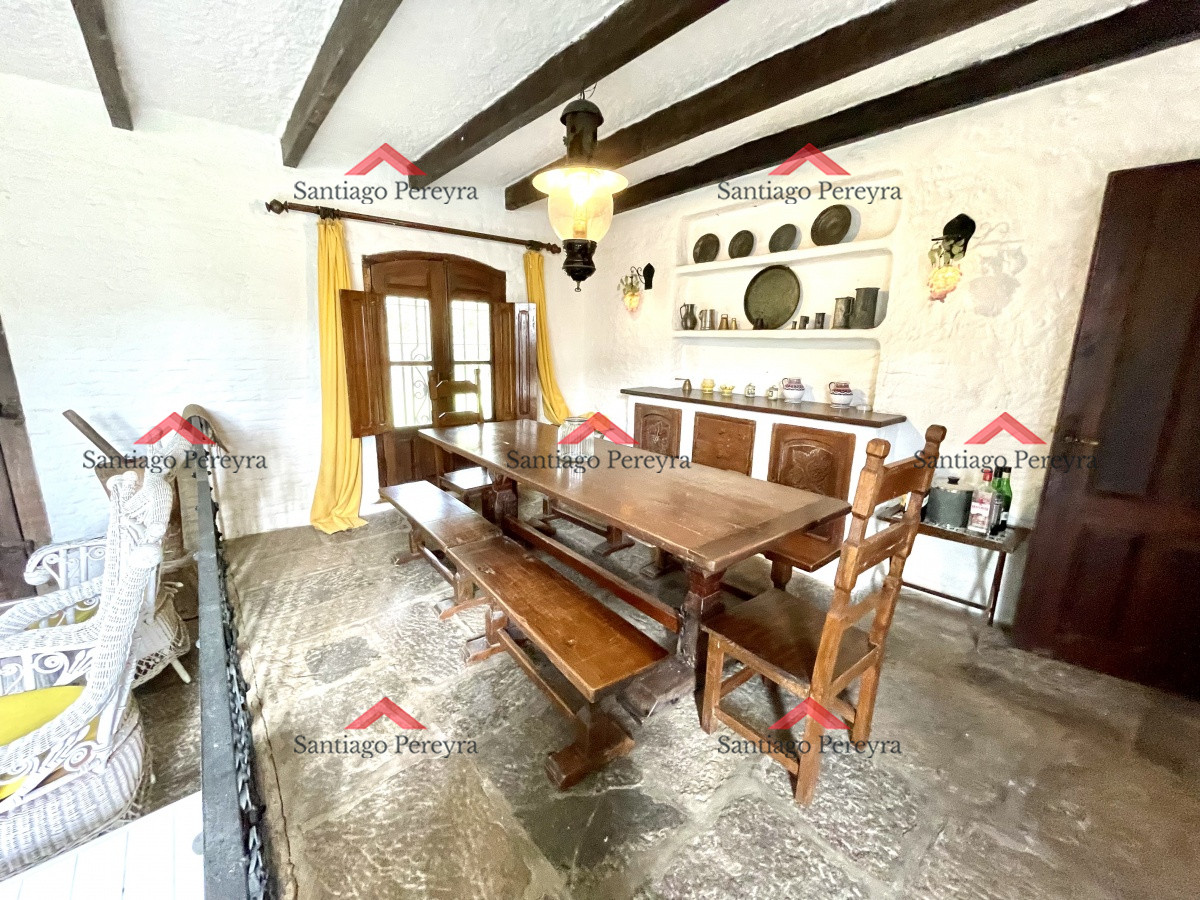 Casa ID.7460 - Casa en venta en Playa Mansa con 1385 m2 de terreno