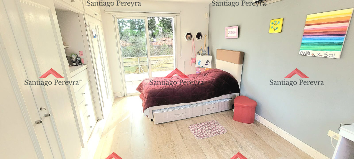 Casa ID.16683 - Hermosa y solida casa en zona residencial de 4 dormitorios más dependencia completa