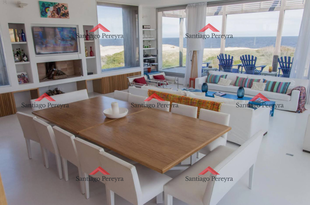 Casa ID.8545 - Primera línea al mar