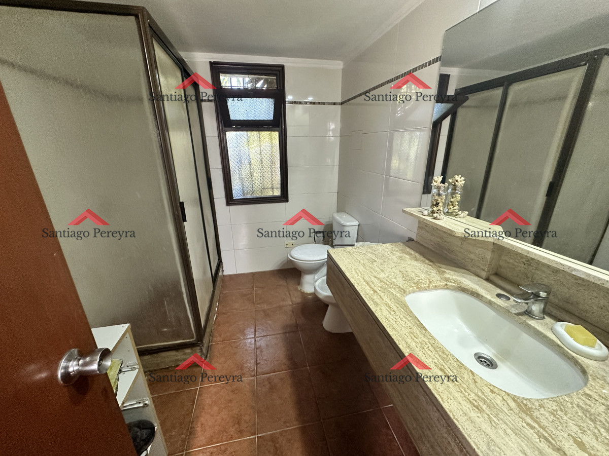 Casa ID.16077 - Amplia casa de 3 dormitorios y dependencia cerca de todo