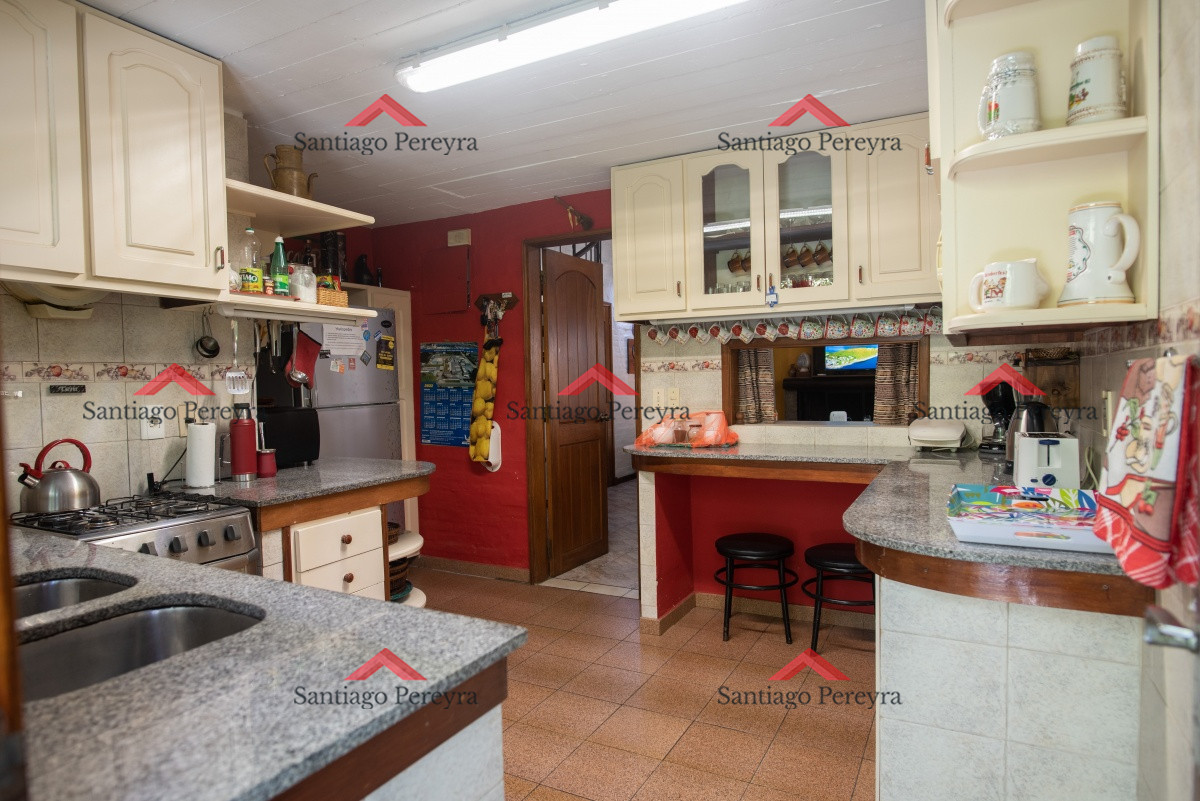 Casa ID.10778 - Muy amplia casa con piscina, parrillero y apartamento anexo.
