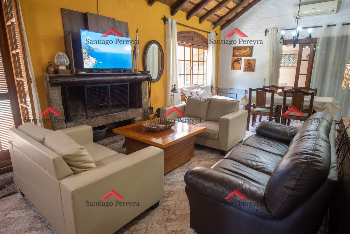 Casa ID.10778 - Muy amplia casa con piscina, parrillero y apartamento anexo.