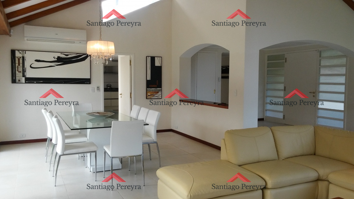 Casa ID.4435 - En alquiler de temporada amplia casa 4 dormitorios y dependencia piscina climatizada