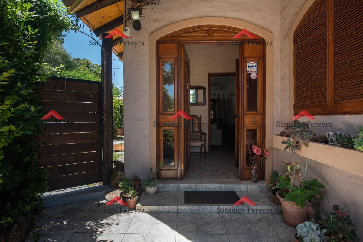 Casa ID.10778 - Muy amplia casa con piscina, parrillero y apartamento anexo.