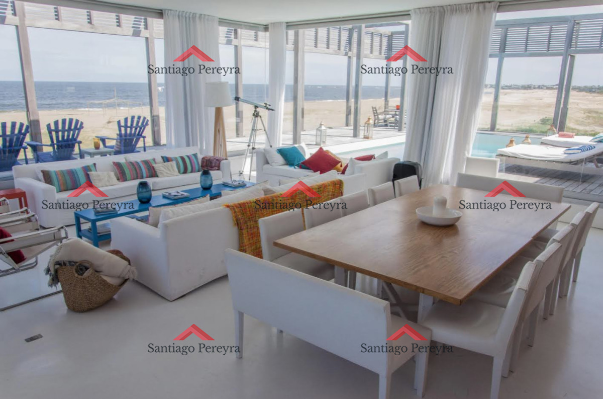 Casa ID.8545 - Primera línea al mar