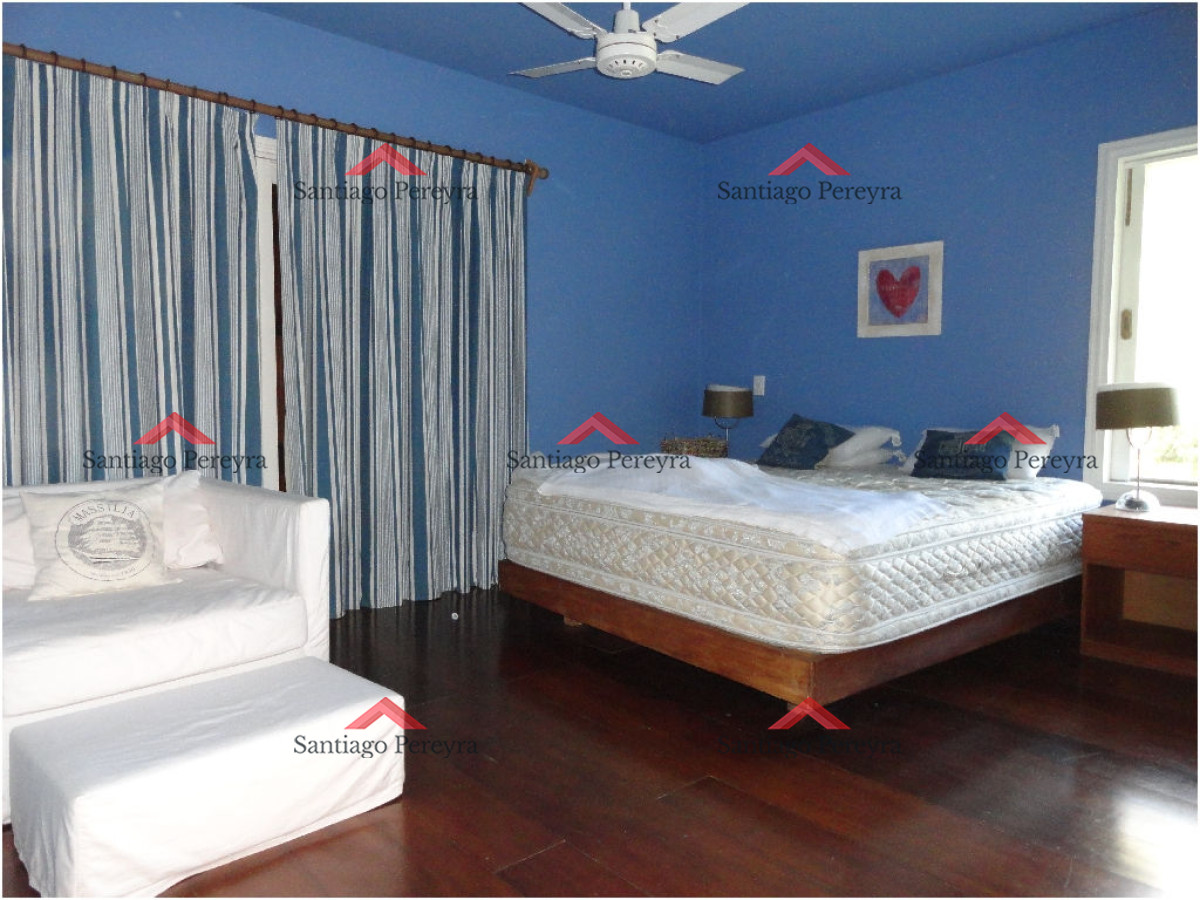 Casa ID.10779 - Gran residencia en RincÃ³n del Indio, con gran jardÃ­n parquisado