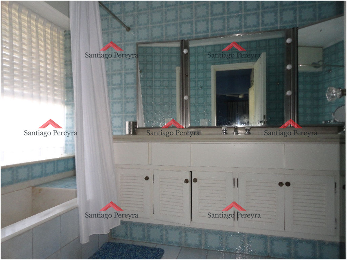 Casa ID.10779 - Gran residencia en RincÃ³n del Indio, con gran jardÃ­n parquisado