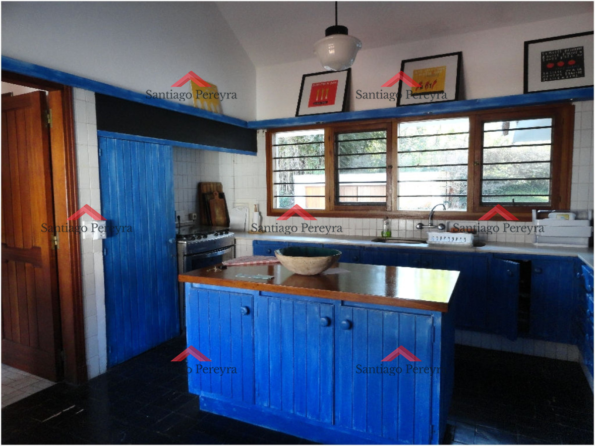 Casa ID.10779 - Gran residencia en RincÃ³n del Indio, con gran jardÃ­n parquisado