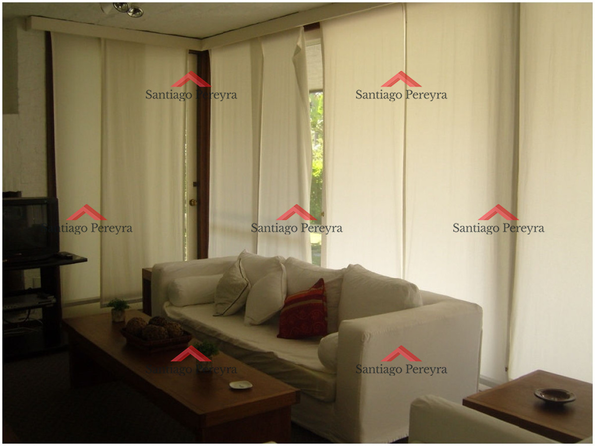 Casa ID.10834 -       En alquiler!! Espectacular casa en alquiler. Cuenta con gran jardin y piscina.