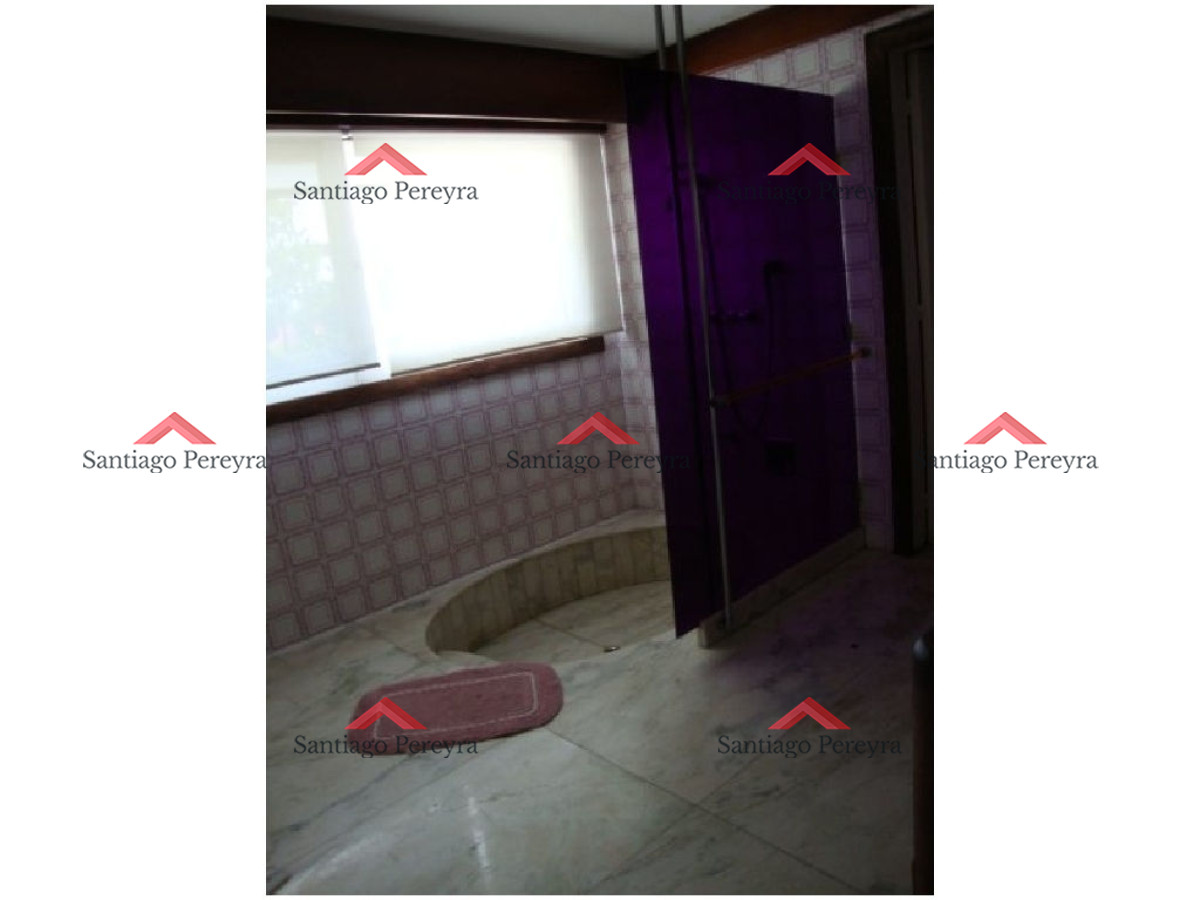 Casa ID.10834 -       En alquiler!! Espectacular casa en alquiler. Cuenta con gran jardin y piscina.