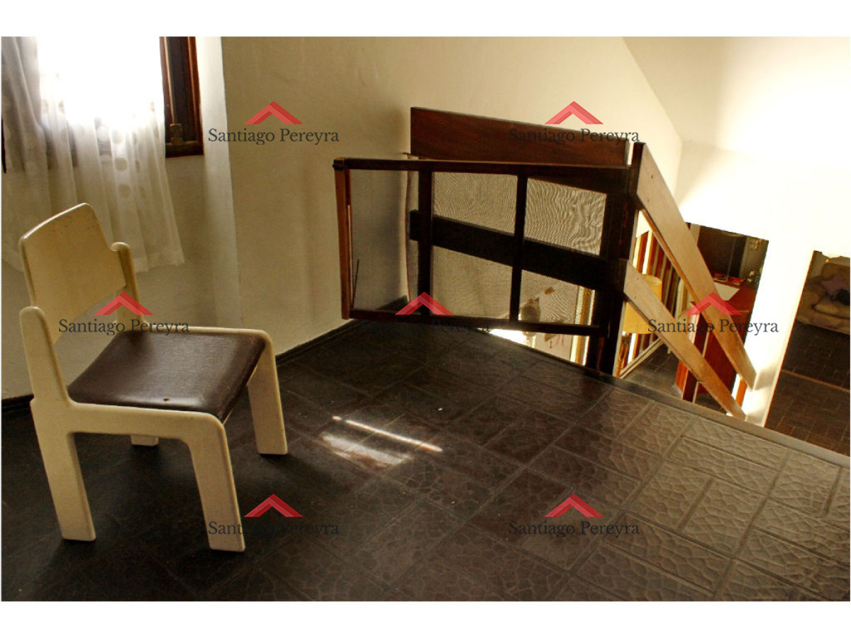 Casa ID.10953 - Vendo casa 5 dormitorios con piscina, primeras paradas playa mansa a 300 m del mar, Punta del Este.