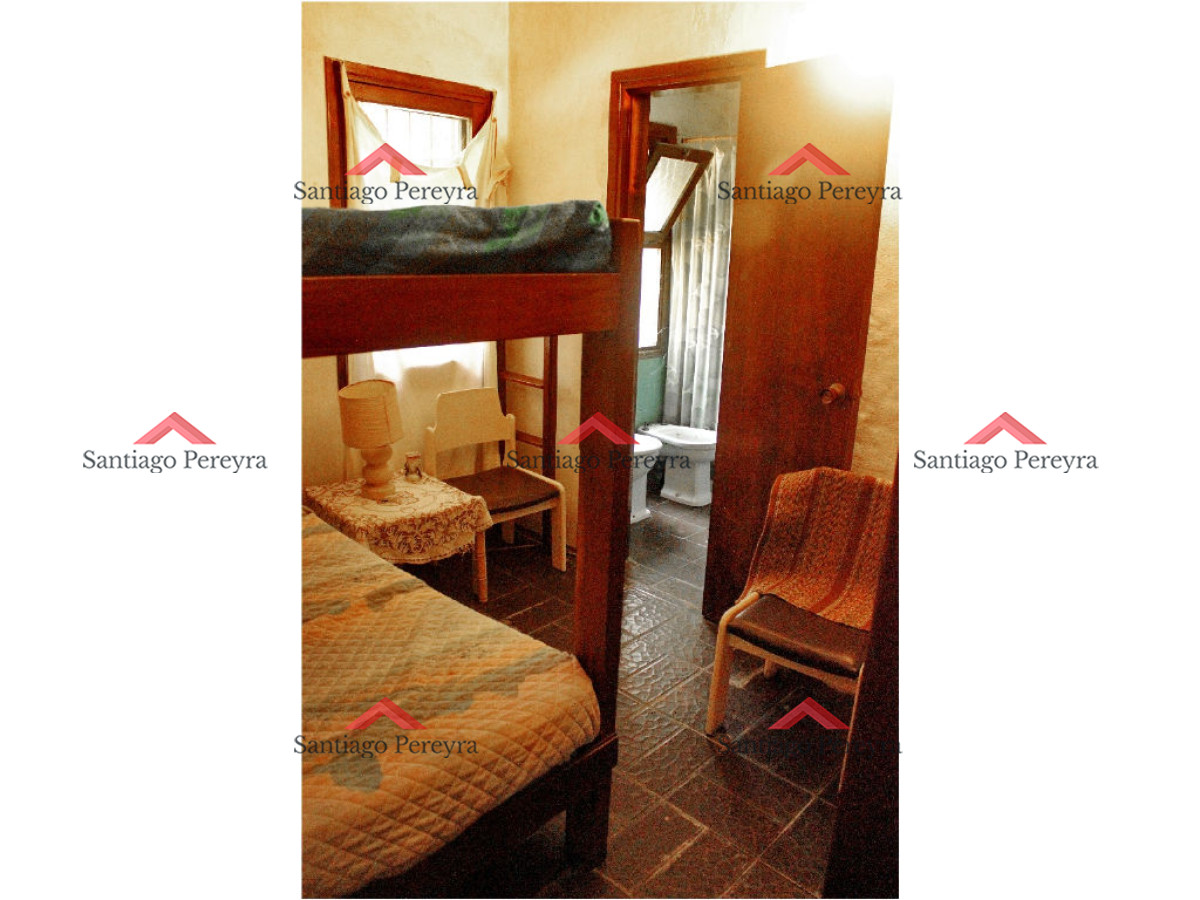 Casa ID.10953 - Vendo casa 5 dormitorios con piscina, primeras paradas playa mansa a 300 m del mar, Punta del Este.