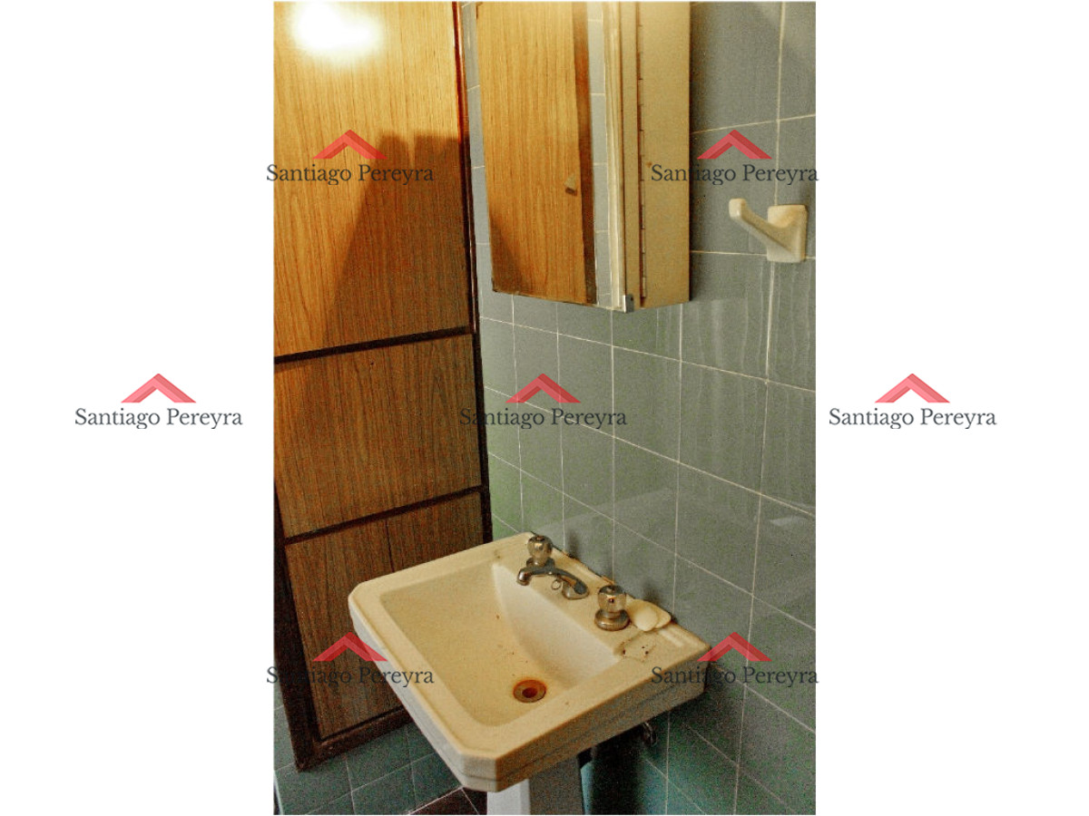 Casa ID.10953 - Vendo casa 5 dormitorios con piscina, primeras paradas playa mansa a 300 m del mar, Punta del Este.