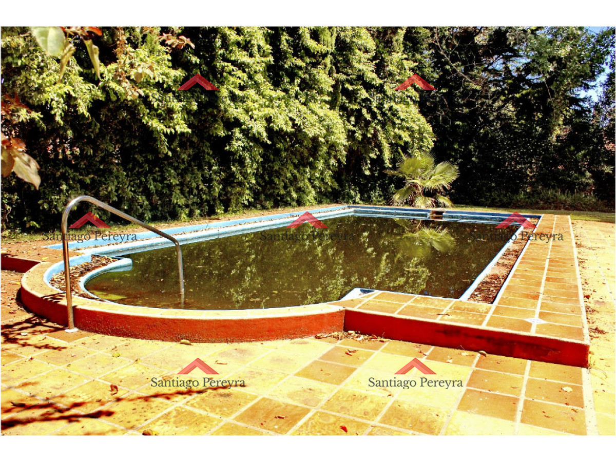 Casa ID.10953 - Vendo casa 5 dormitorios con piscina, primeras paradas playa mansa a 300 m del mar, Punta del Este.