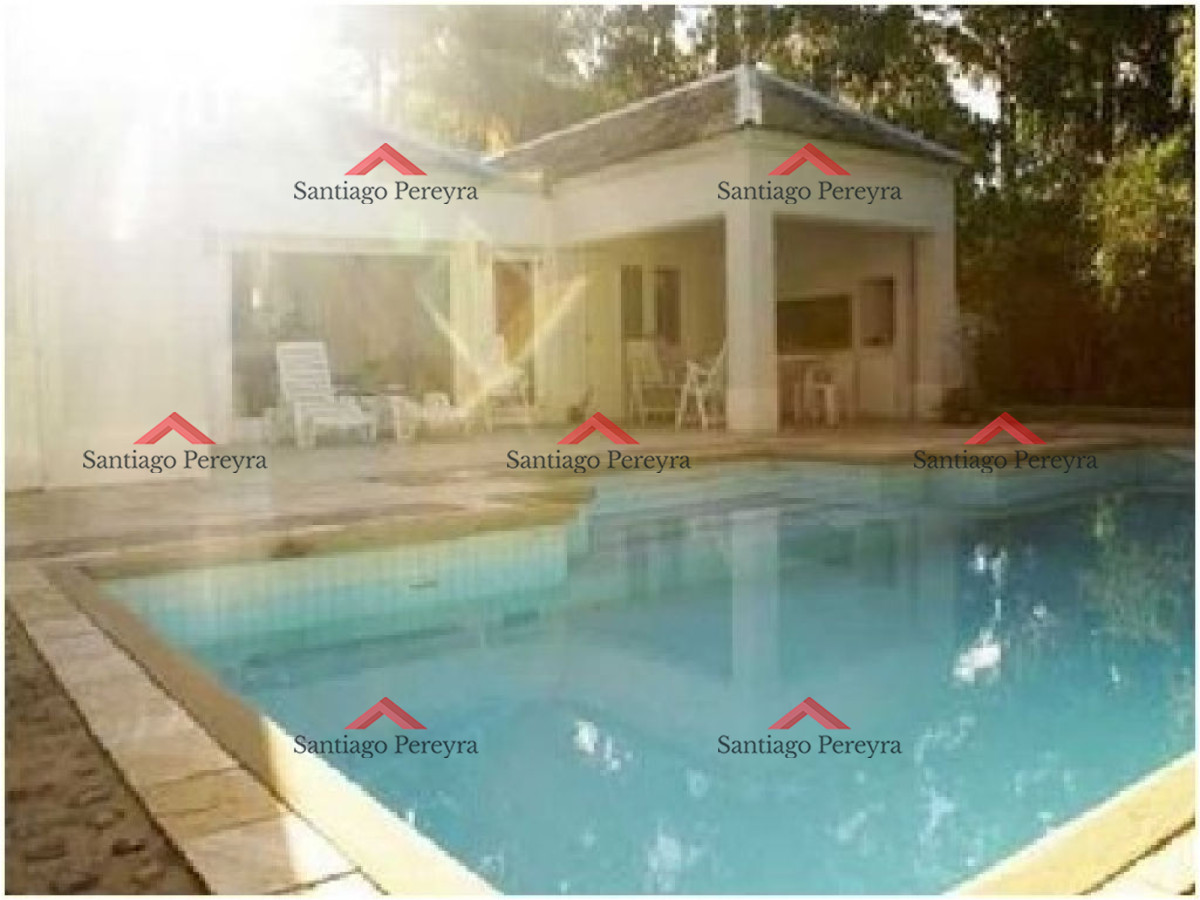 Casa ID.10673 - Casa en venta. Ambientes amplios, a metros del mar. Punta del Este.