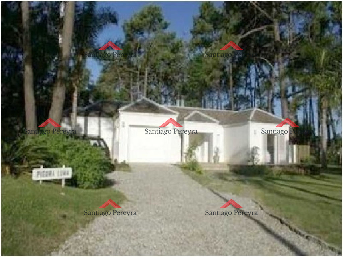 Casa ID.10673 - Casa en venta. Ambientes amplios, a metros del mar. Punta del Este.
