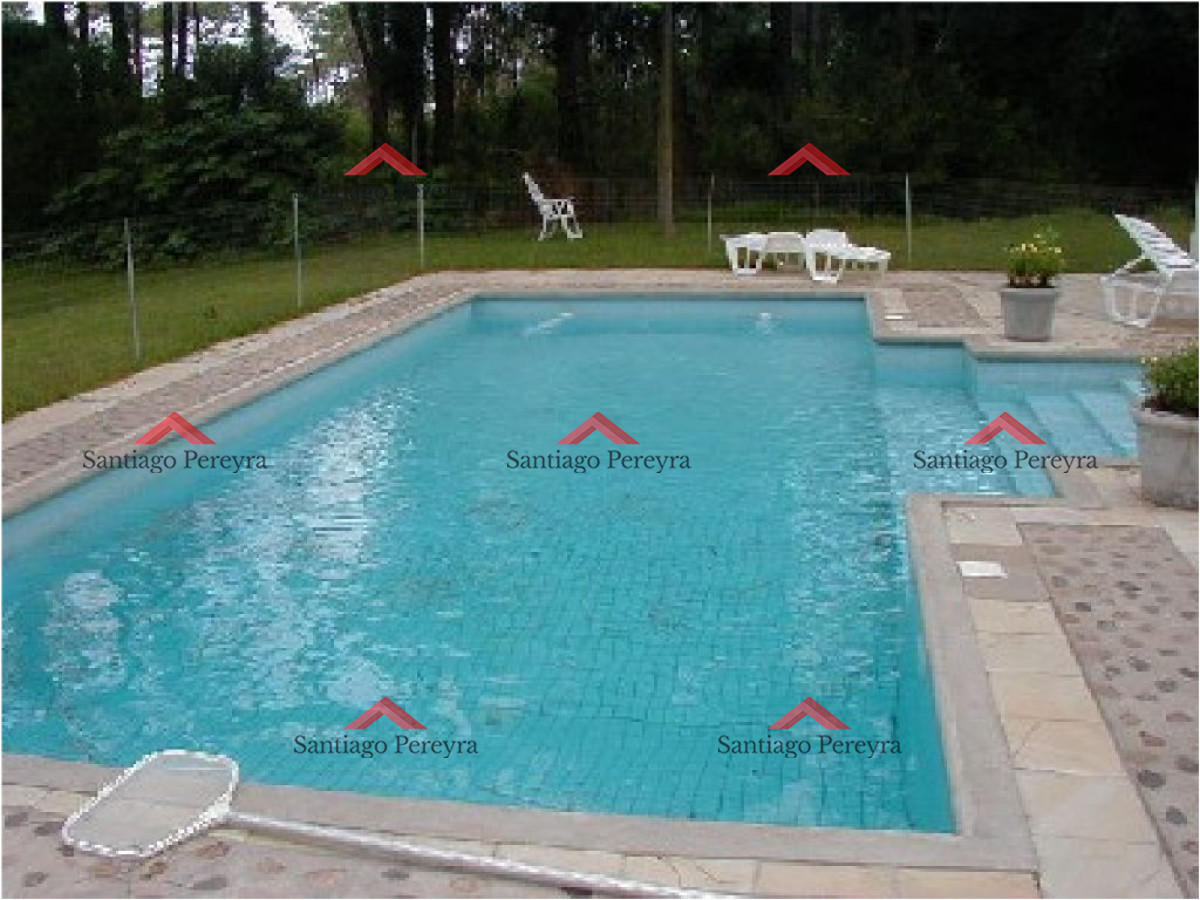 Casa ID.10673 - Casa en venta. Ambientes amplios, a metros del mar. Punta del Este.
