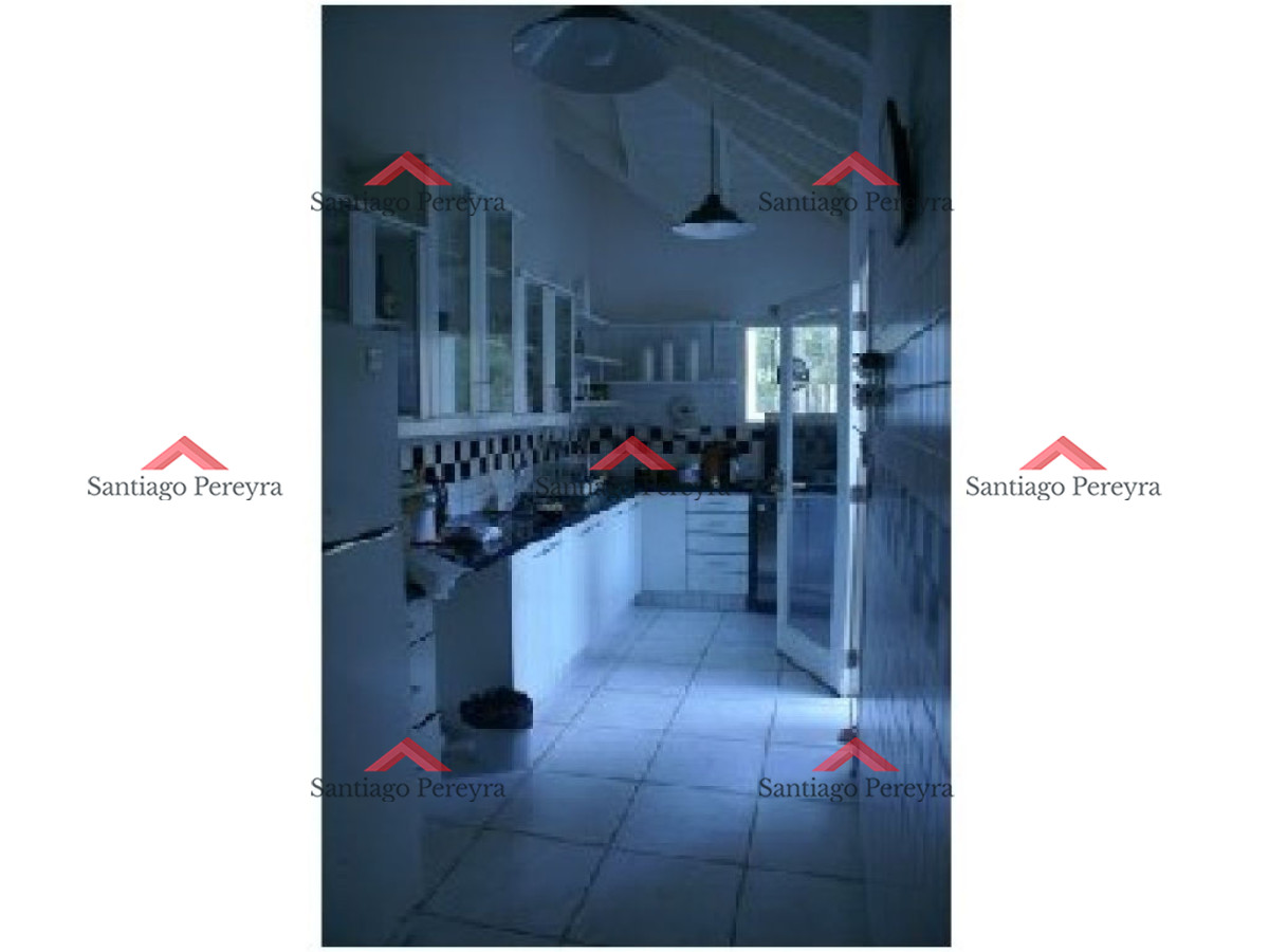 Casa ID.10673 - Casa en venta. Ambientes amplios, a metros del mar. Punta del Este.