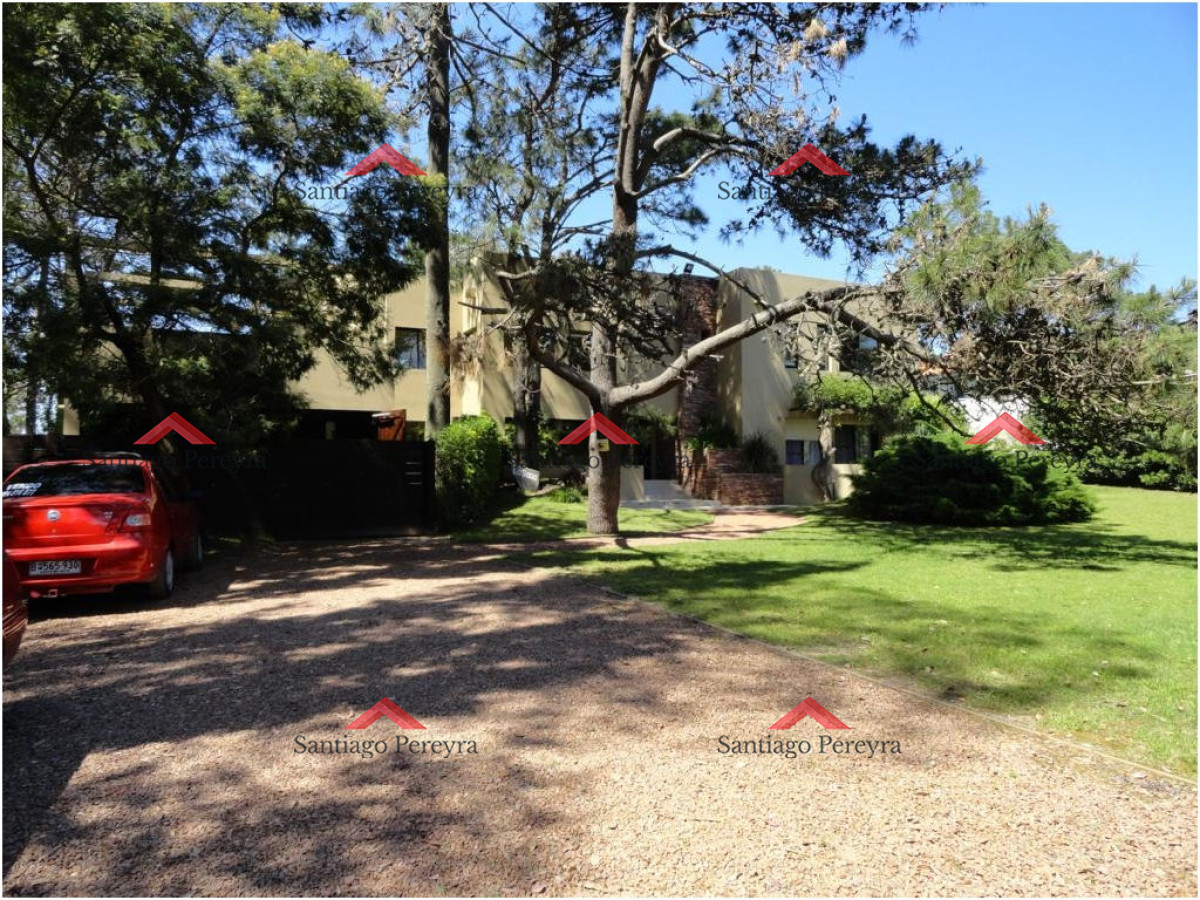 Casa ID.10649 - Gran casa de 5 dormitorios en alquiler en brava, Punta del Este.