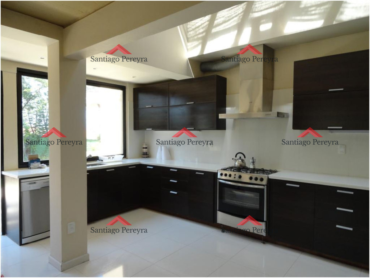Casa ID.10649 - Gran casa de 5 dormitorios en alquiler en brava, Punta del Este.
