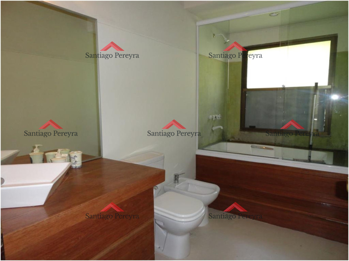 Casa ID.10649 - Gran casa de 5 dormitorios en alquiler en brava, Punta del Este.
