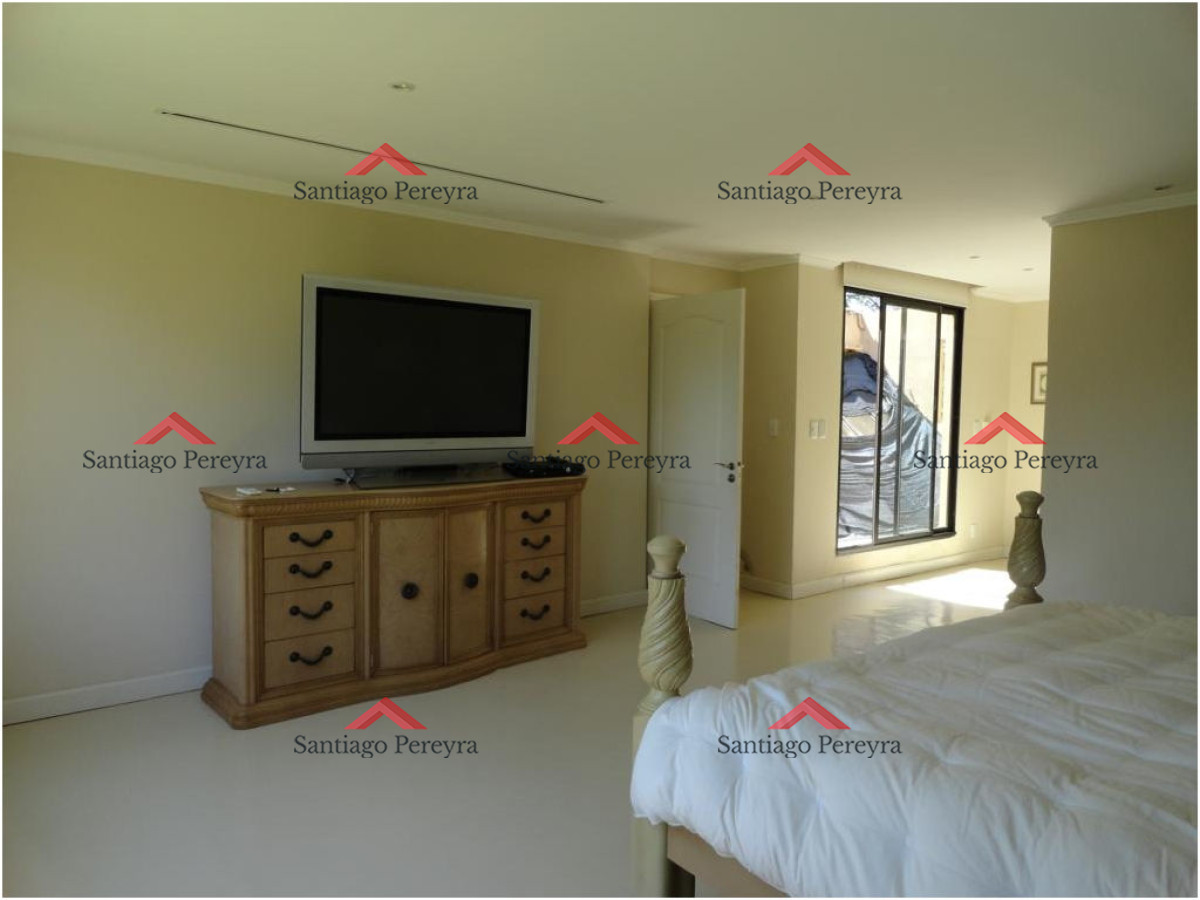 Casa ID.10649 - Gran casa de 5 dormitorios en alquiler en brava, Punta del Este.