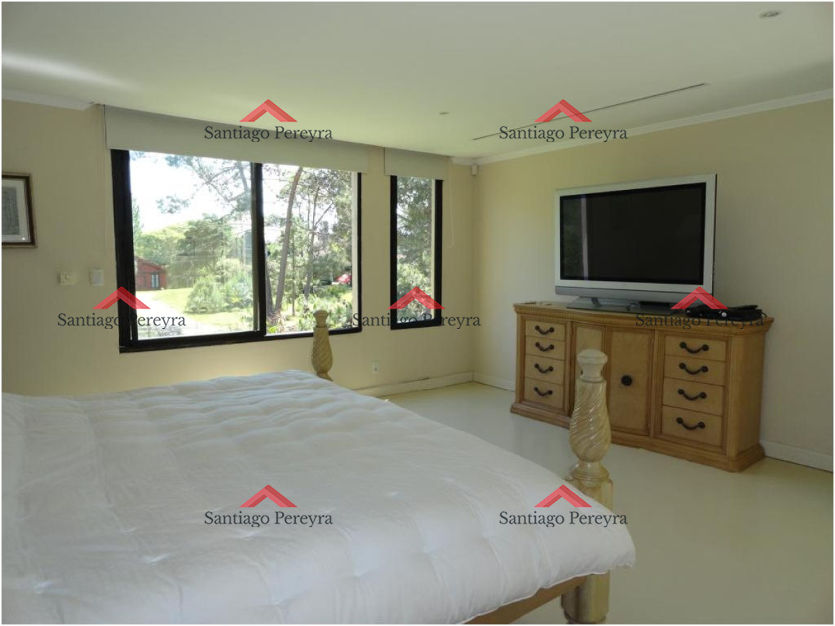 Casa ID.10649 - Gran casa de 5 dormitorios en alquiler en brava, Punta del Este.