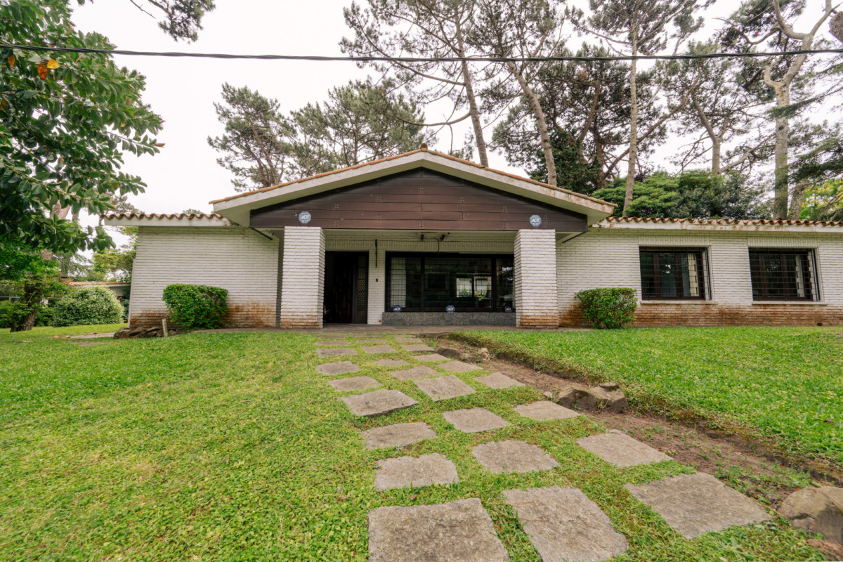 Imagen de Chalet tradicional de 3 dorm en excelente ubicación, ideal para vivir todo el año.