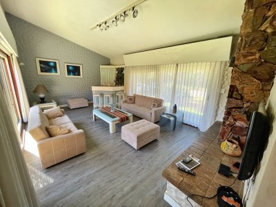 Hermosa casa en venta en playa Mansa