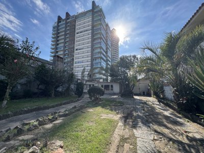 Casa con amplio terreno en el corazón de Punta del Este