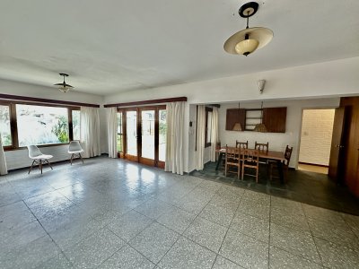 Muy linda casa en paradas de la mansa a 200 ms del mar!
