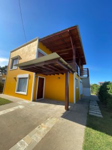 EN VENTA CASA CON VISTA AL MAR 