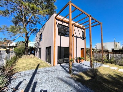 Casa a Estrenar en La Barra.