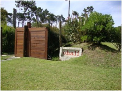       En alquiler!! Espectacular casa en alquiler. Cuenta con gran jardin y piscina.