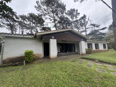 Chalet tradicional en excelente ubicación, ideal para vivir todo el año