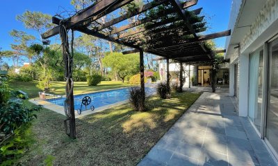 Casa 3 dormitorios con piscina en Rincon del Indio, Punta del Este.