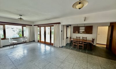 Muy linda casa en paradas de la mansa a 200 ms del mar!