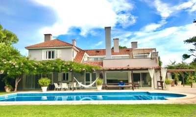 Espectacular residencia en una de las zonas mas cotizadas de Punta del Este, a metros del mar (Playa Brava).
