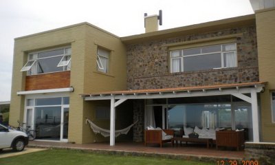 Pinares, primera línea al mar