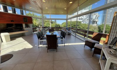 Hermosa casa de 5 dormitorios en Playa Mansa alquiler de temporada