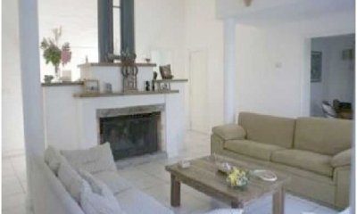 Casa en venta. Ambientes amplios, a metros del mar. Punta del Este.