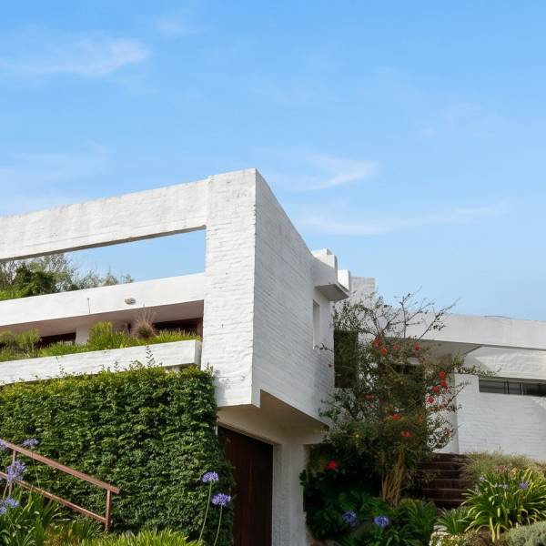 Casa 3 dormitorios en venta, Playa Mansa, a 200 m del mar