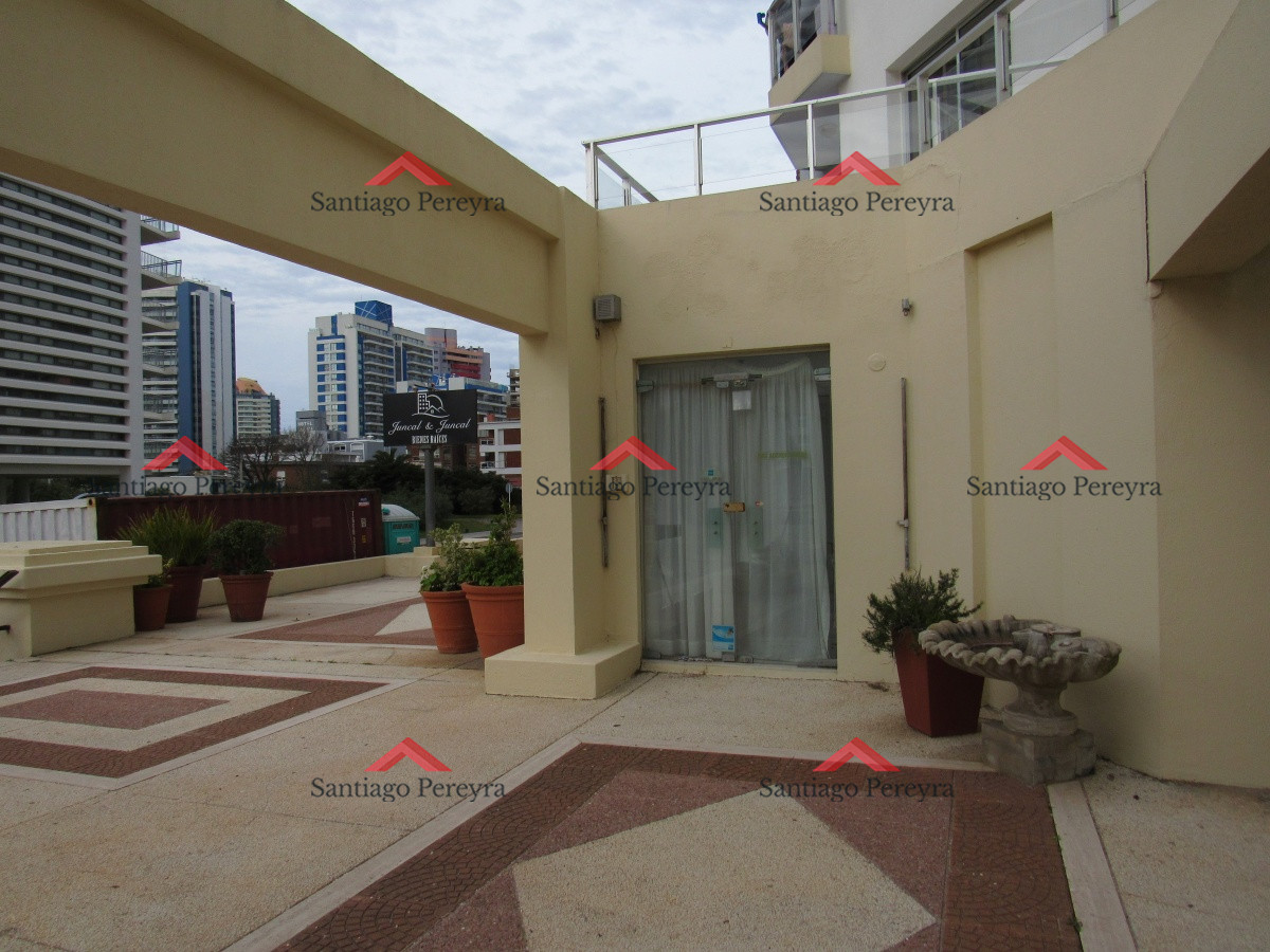 Local Comercial ID.4898 - Local en Punta del Este, Brava
