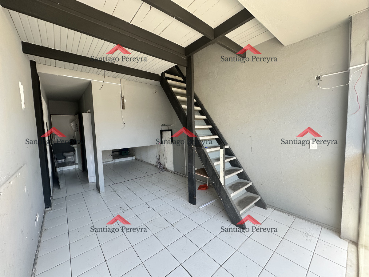 Local Comercial ID.5232 - En alquiler en concurrida zona de comercios