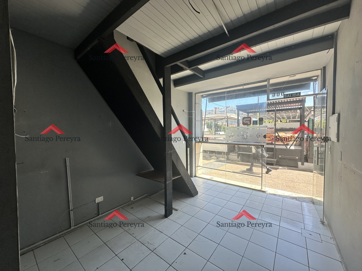 Local Comercial ID.5232 - En alquiler en concurrida zona de comercios