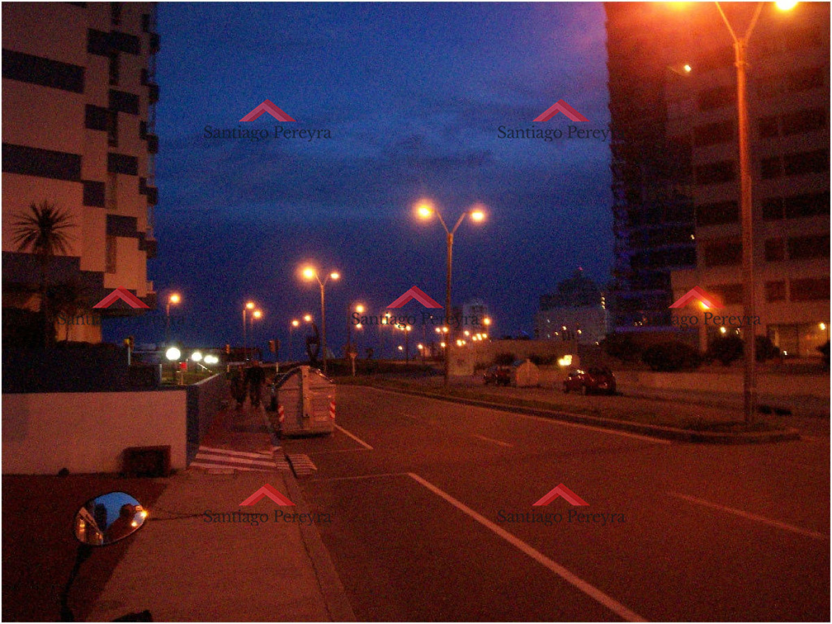 Local Comercial ID.4792 - Local en Punta del Este, Brava