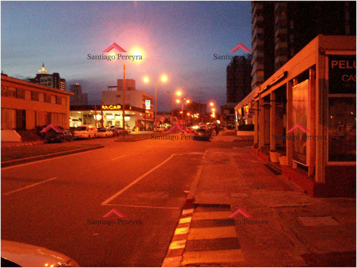 Local Comercial ID.4792 - Local en Punta del Este, Brava