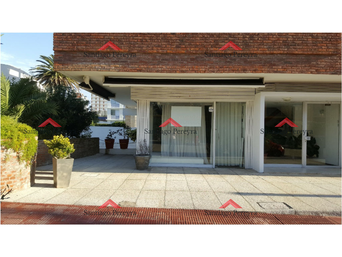 Local Comercial ID.11179 - Excelente local a la calle en venta en Punta del Este, Peninsula.